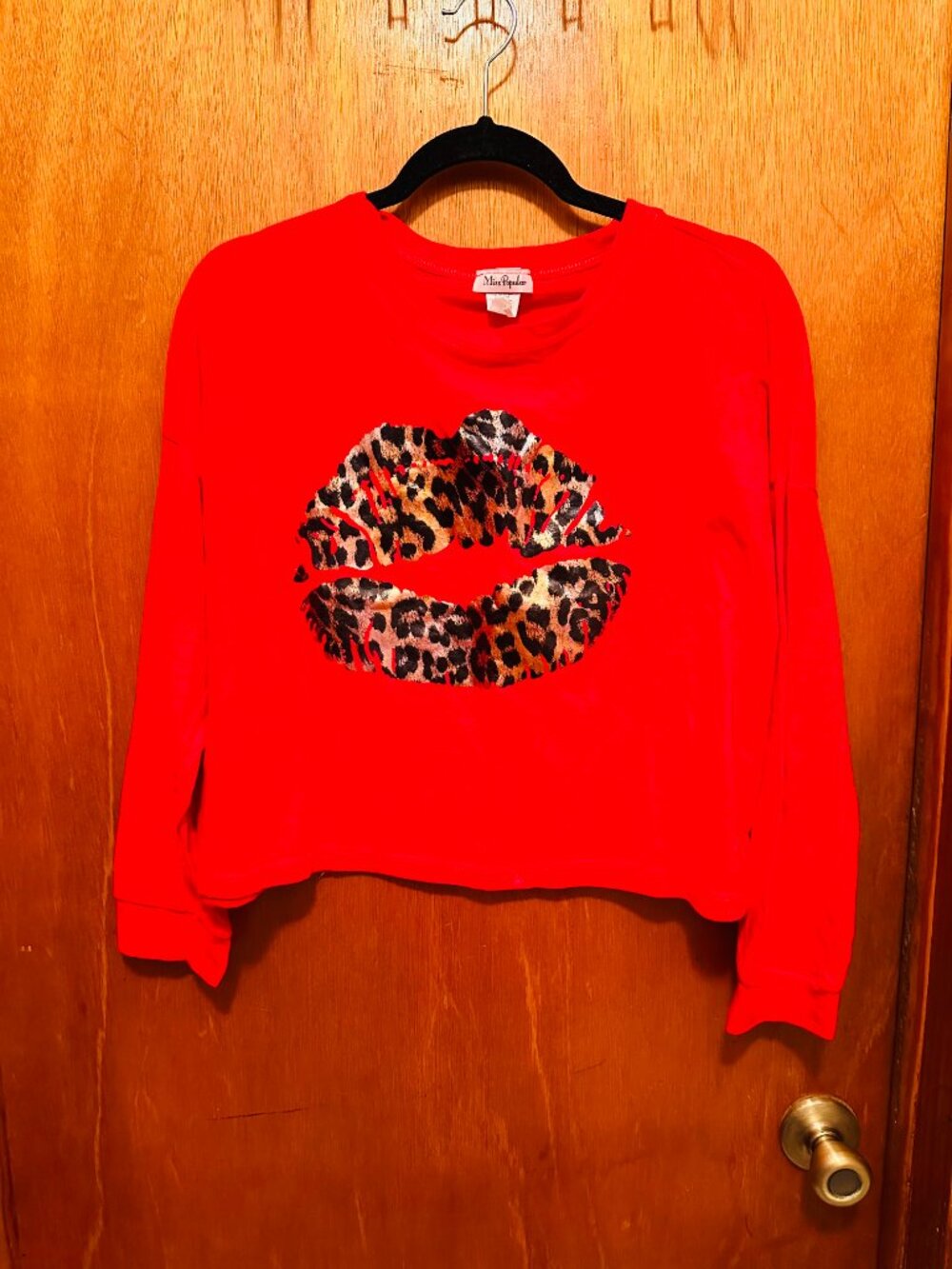 Boutique long sleeve cropped "lip" graphic tee size XL